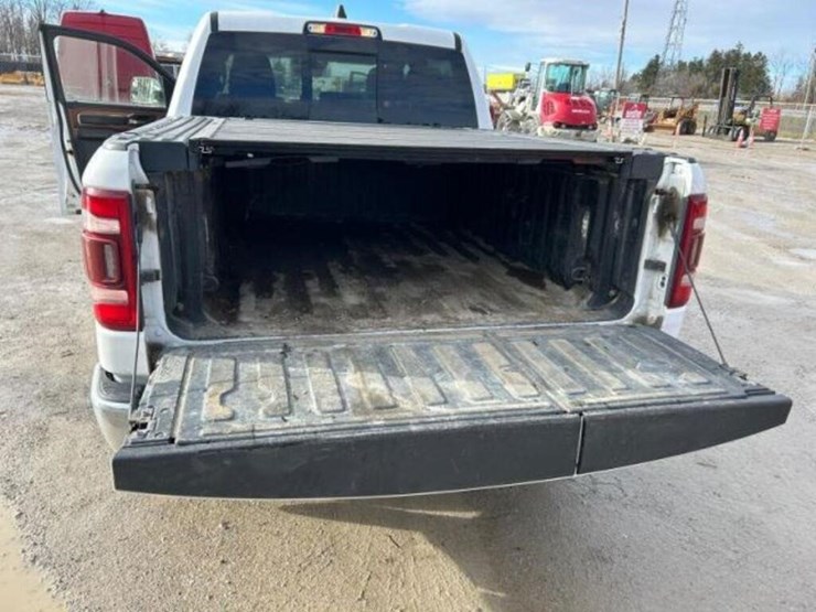 2020-ram-1500-laramie-longhorn-image-35