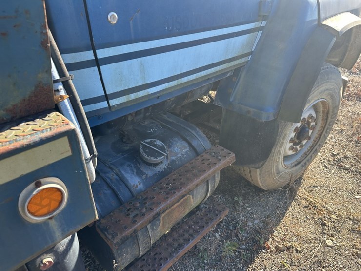 1990-ford-l9000-image-30