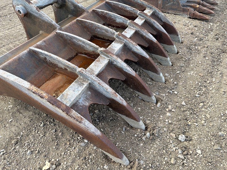 wb-excavator-rake-attachment-image-4