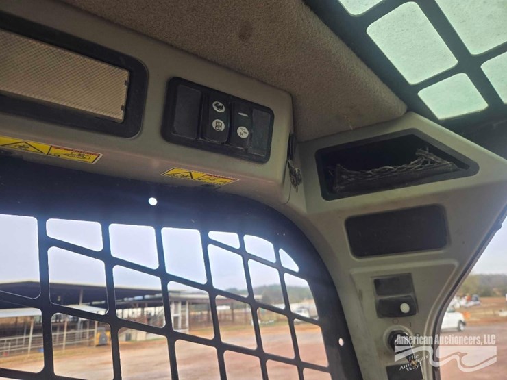 cat-259d-skid-steer-image-17