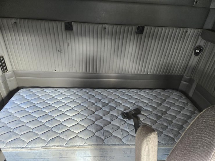 2013-kenworth-t660-image-45