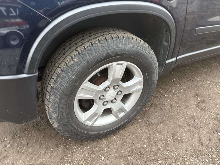 2011-gmc-acadia-image-10