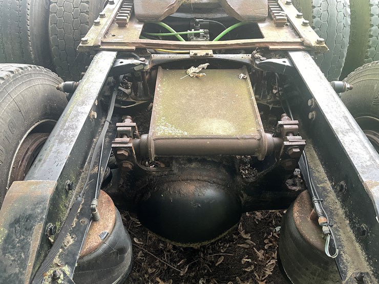 #210-•-2009-international-eagle-semi-tractor-(fall-creek,-wi)-(has-wi-title)-image-15