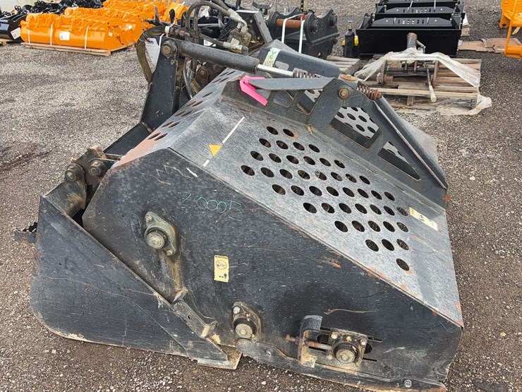 2020-caterpillar-60-image-2