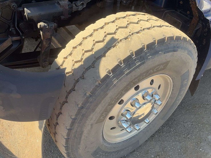 2010-international-lf517-lone-star-dump-truck-image-25