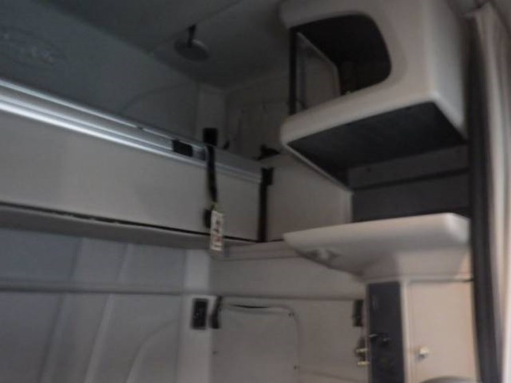 peterbilt-579-image-5