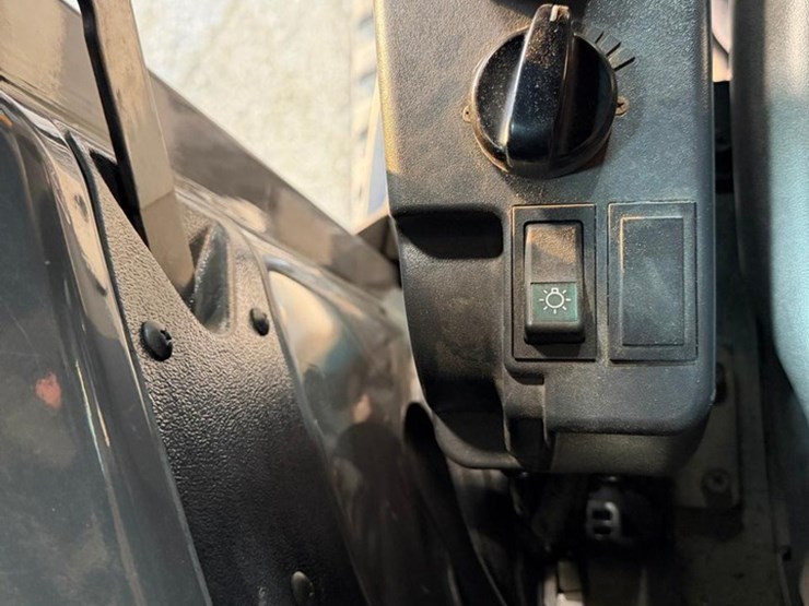 2022-case-cx37c-image-34