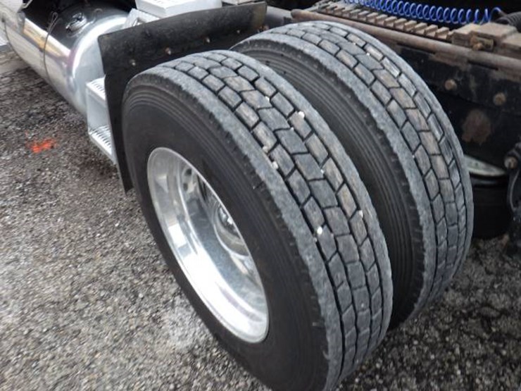 peterbilt-389-image-17