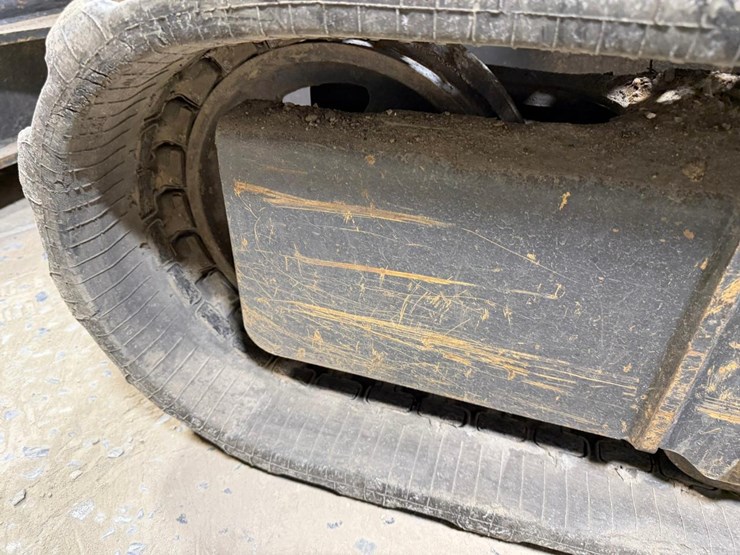 2022-case-cx37c-image-17