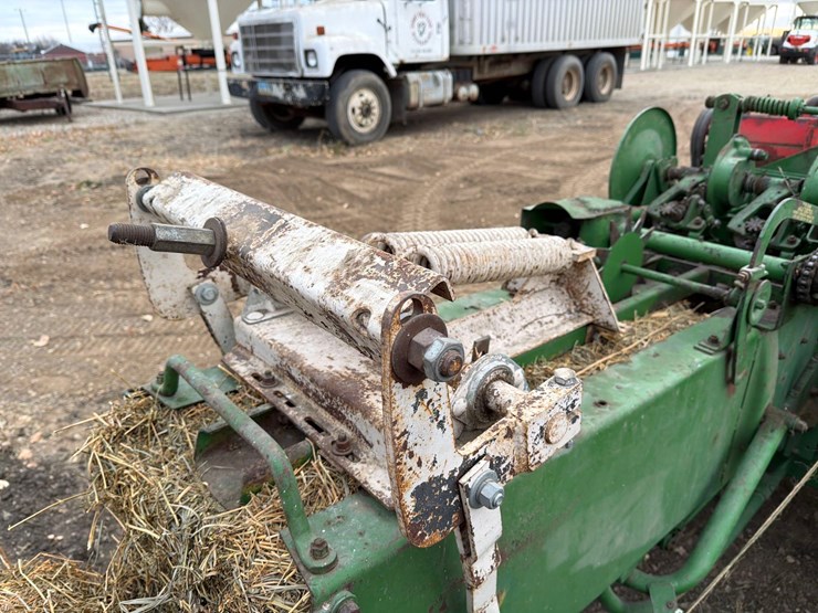 john-deere-24t-image-12