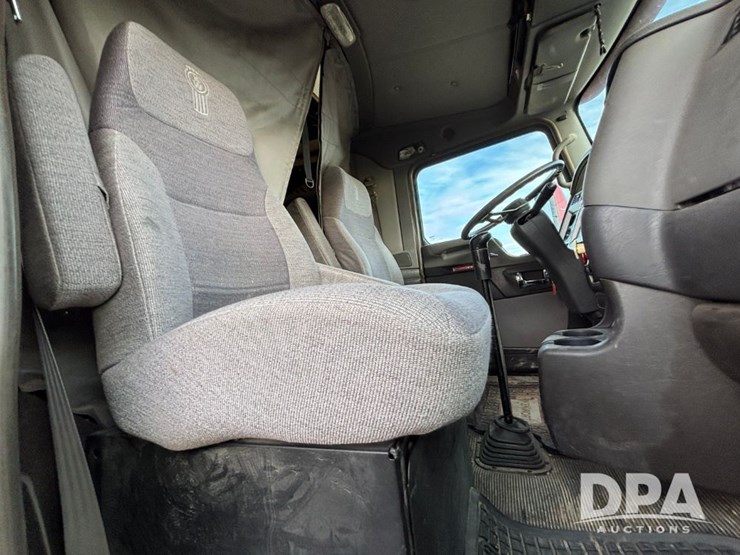 2014-kenworth-t660-image-65