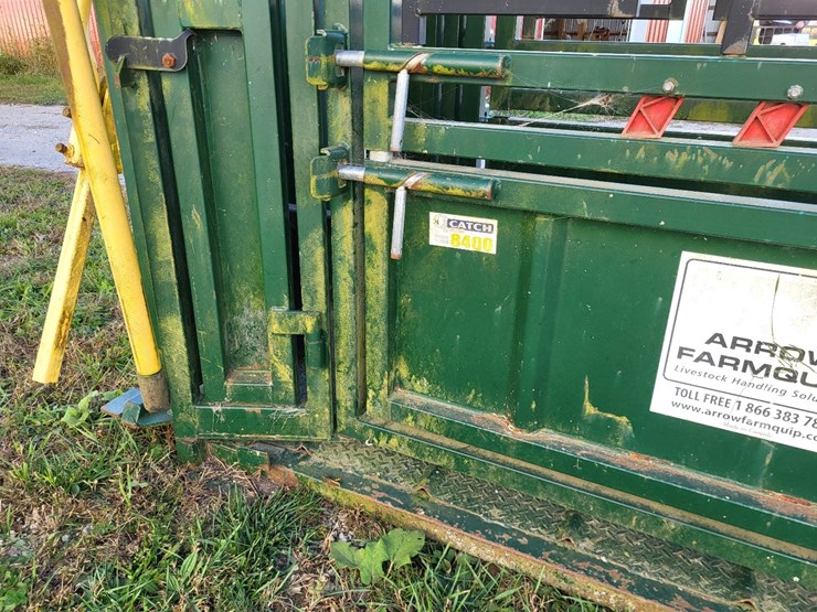 arrow-farmquip-8400-q-catch-cattle-squeeze-chute-w/alley-way---like-new-image-37