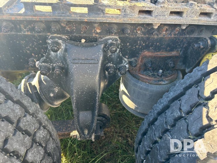 1996-freightliner-fld120-image-23