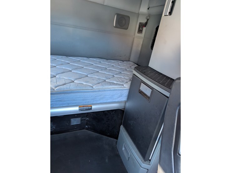 2020-kenworth-t680-image-27