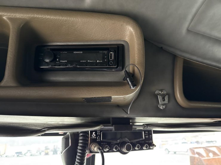 1999-peterbilt-379-image-91