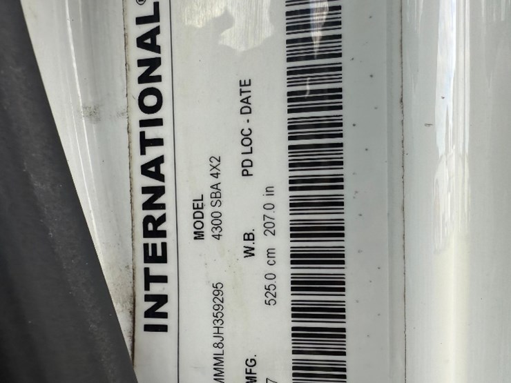 2018-international-durastar-4300-image-11