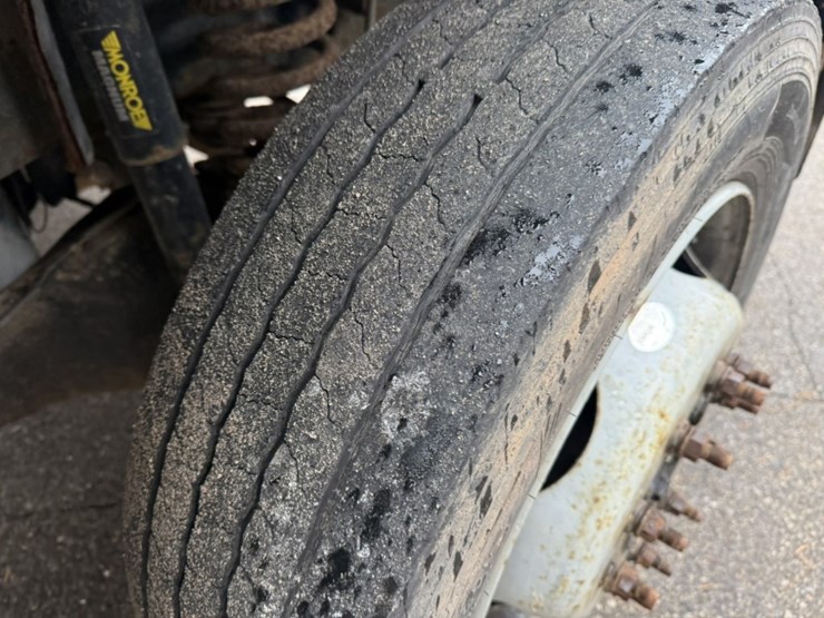 2011-ford-f550-image-46