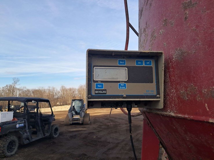 new-holland-355-image-12