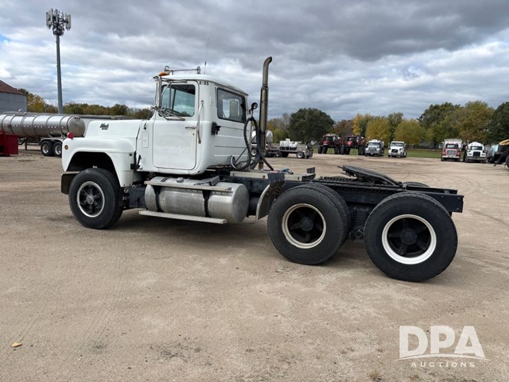 mack-r686st-image-20