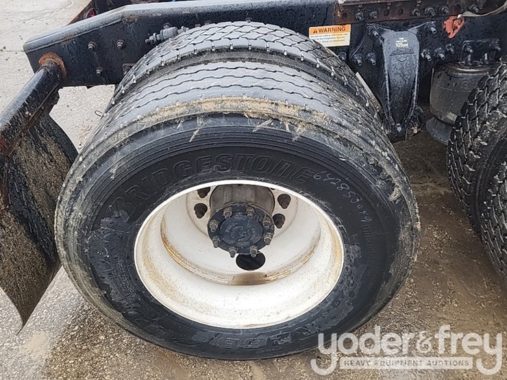 2019-freightliner-cascadia-126-image-11