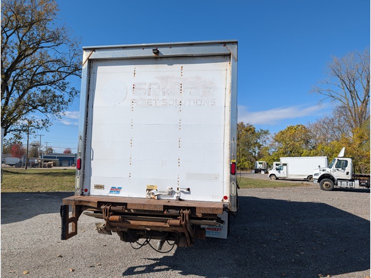 2017-peterbilt-337-image-8