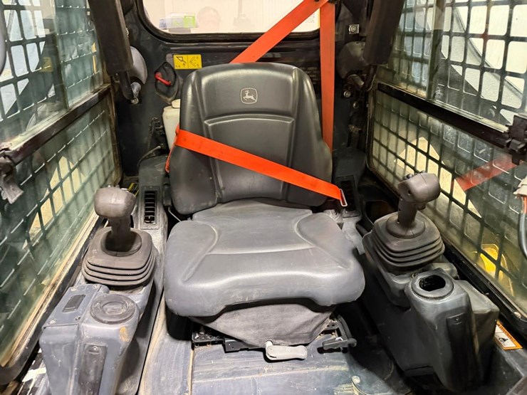 2021-deere-317g-image-21