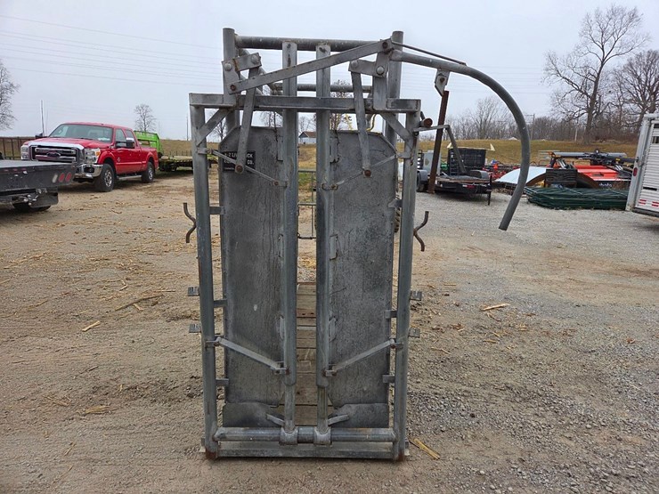 cattle-chute-w/-palpation-cage-image-28