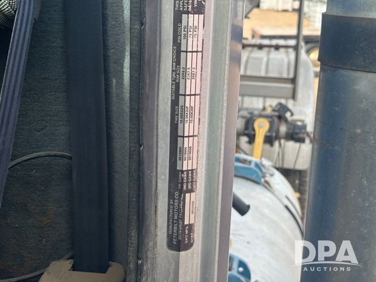 peterbilt-377-image-81