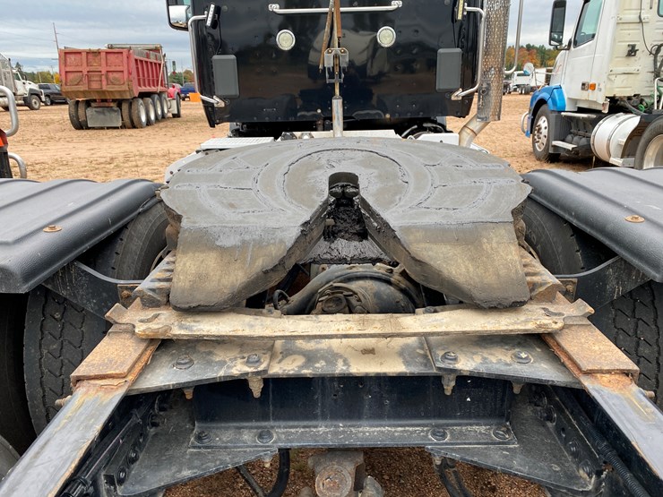 peterbilt-567-image-11