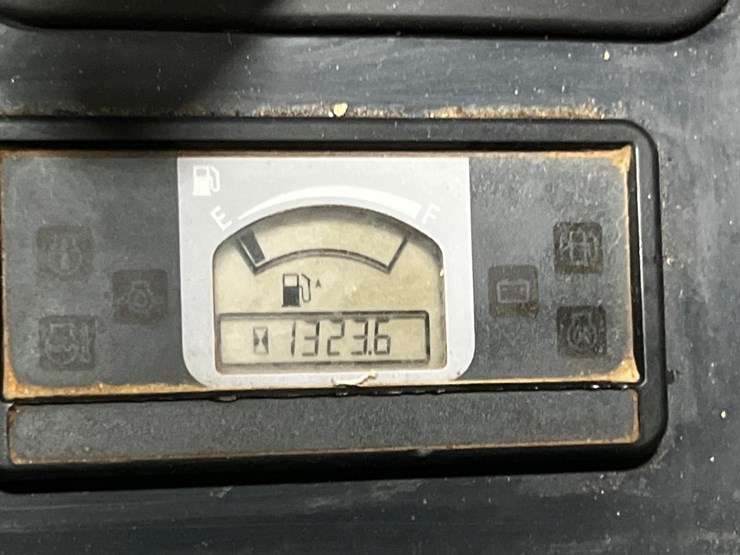 2019-deere-26g-image-27