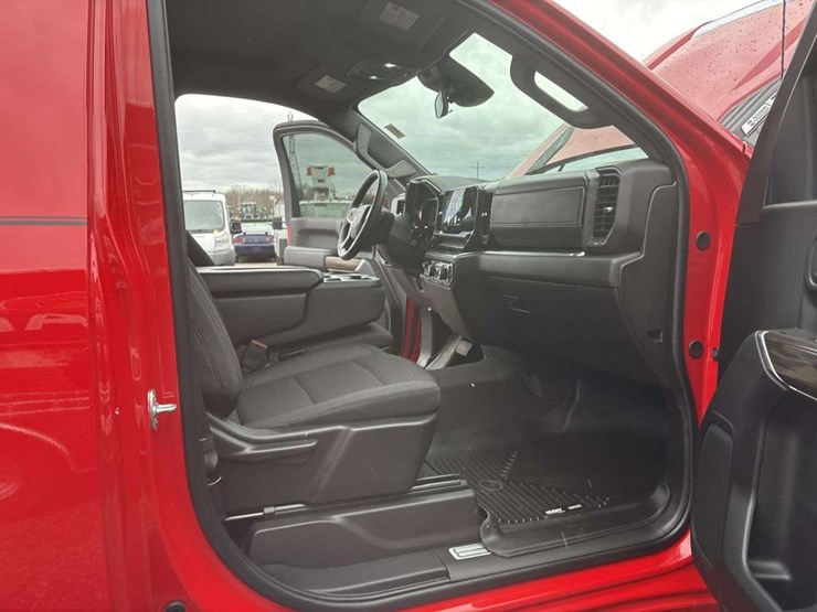 2025-chevrolet-2500-image-16