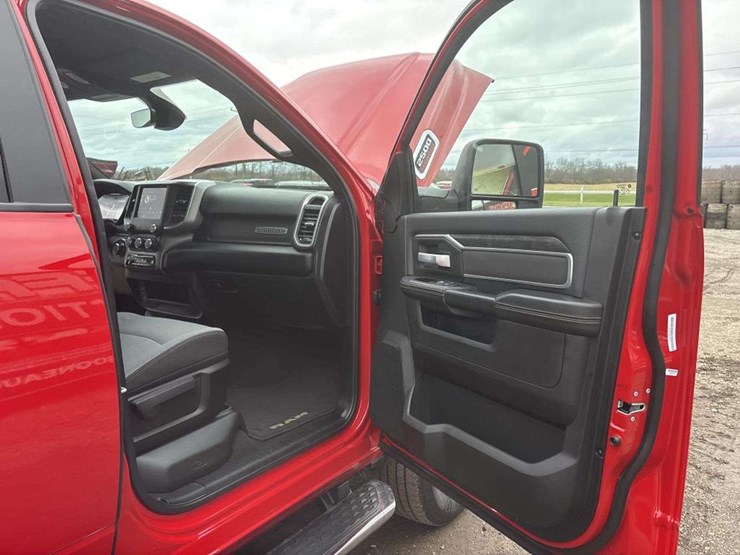 2024-ram-2500-big-horn-image-19