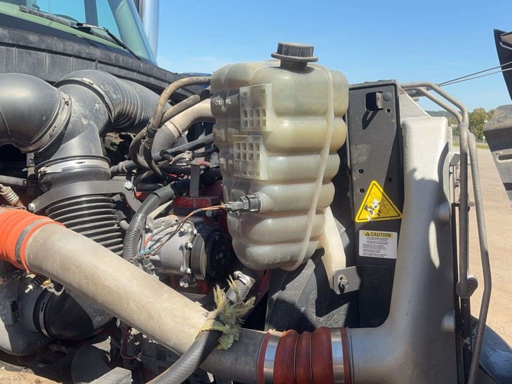 2010-international-lf517-lone-star-dump-truck-image-31