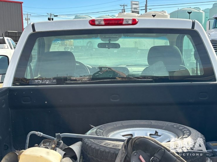 2010-chevrolet-silverado-2500hd-image-32