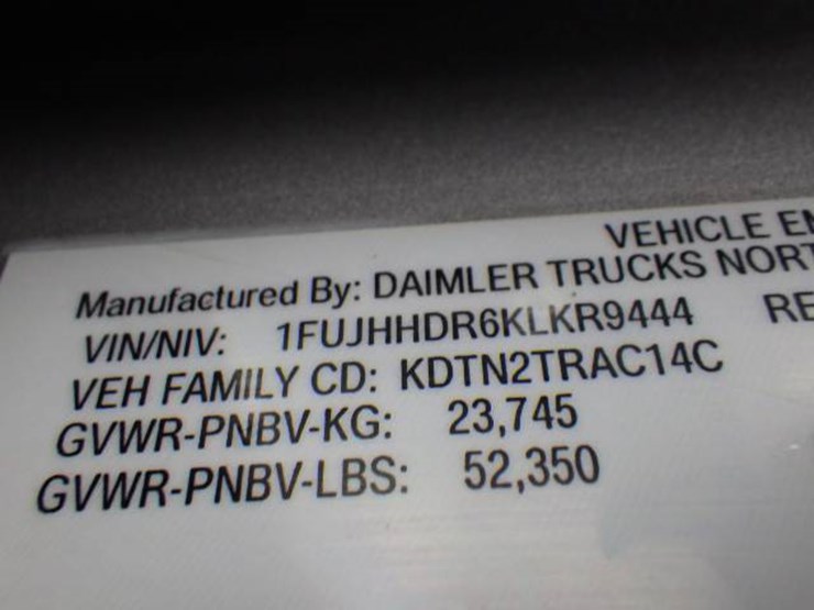 2019-freightliner-cascadia-126-image-24