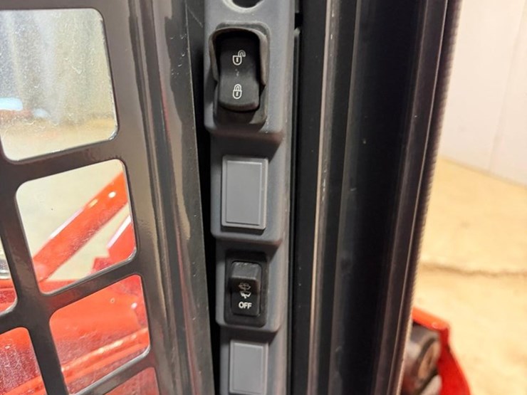 2023-kubota-ssv75hc-skid-steer-loader-image-22