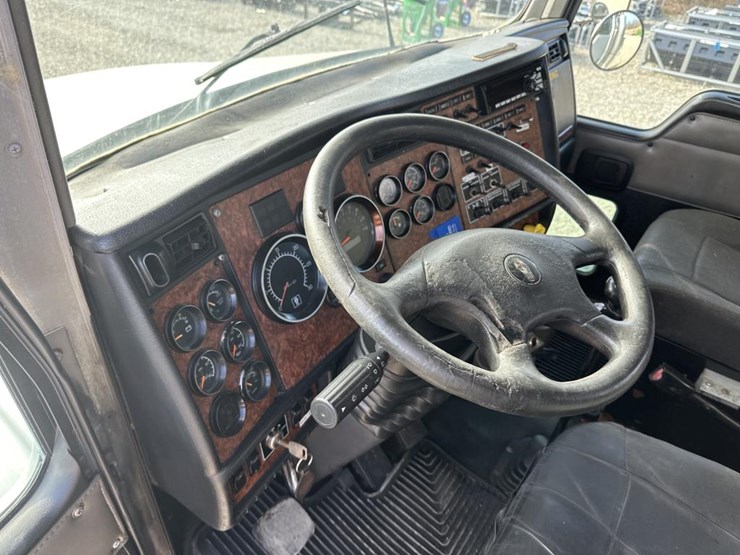2005-kenworth-t800-image-57