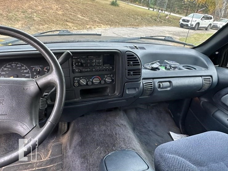 1995-gmc-suburban-image-9