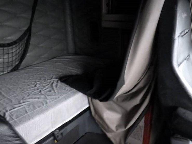 2019-freightliner-cascadia-125-image-11