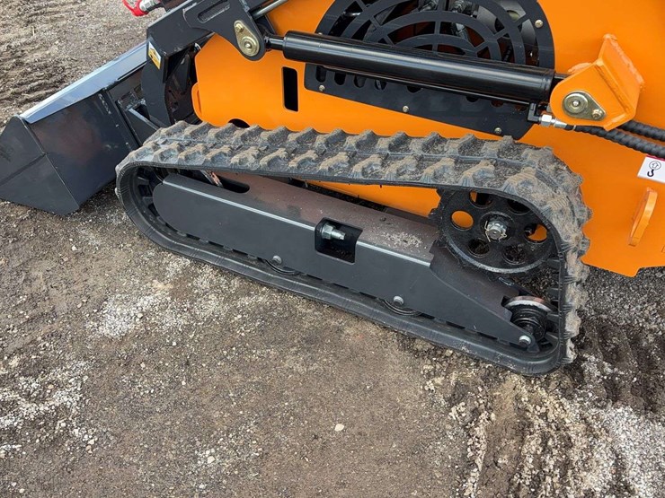 landhero-mini-stand-on-skid-loader-image-6