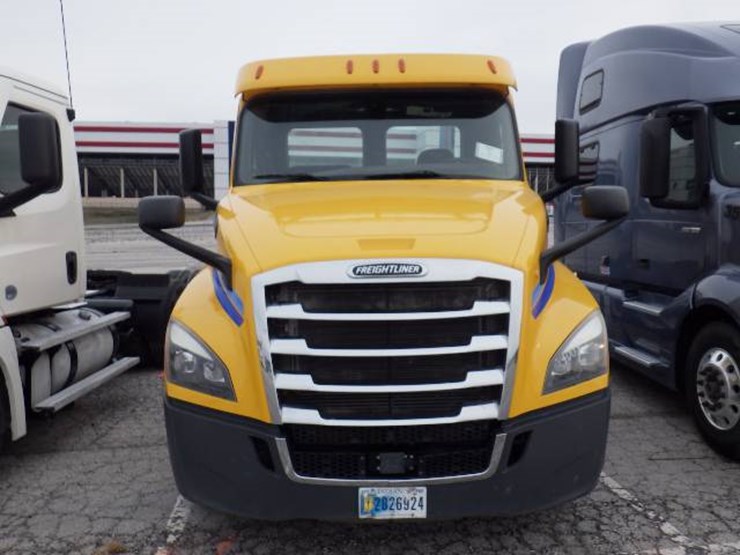 2020-freightliner-cascadia-126-image-2