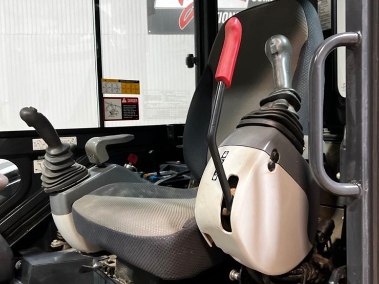 2019-deere-26g-image-26