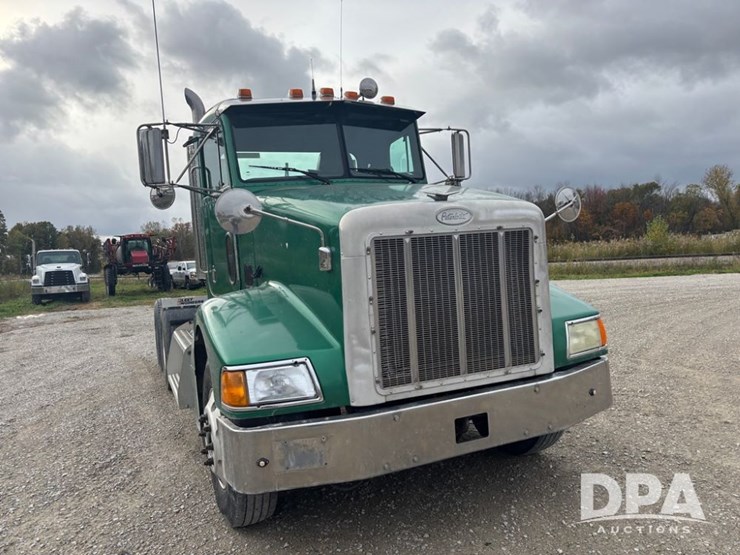 peterbilt-385-image-24