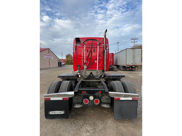 2019-freightliner-cascadia-125-image-4