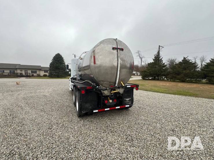 1999-freightliner-flc120-image-7