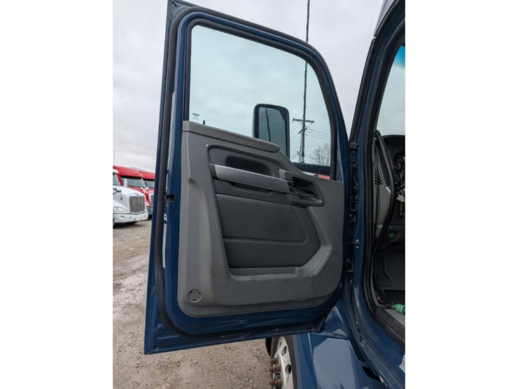 2019-kenworth-t680-image-18