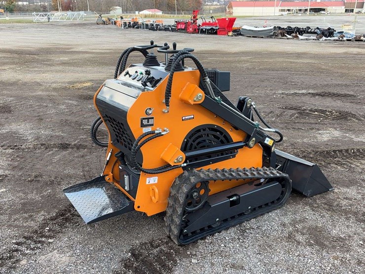 landhero-mini-stand-on-skid-loader-image-3