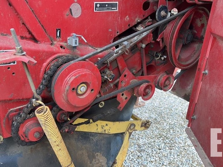 new-holland-660-image-17