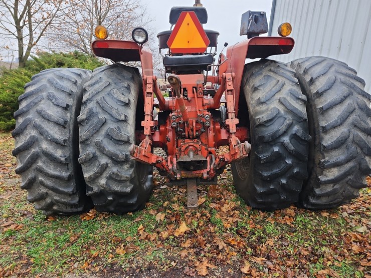 1976-ih-1066-diesel-tractor-image-25