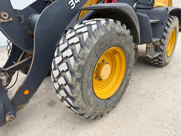 2020-deere-344l-image-14